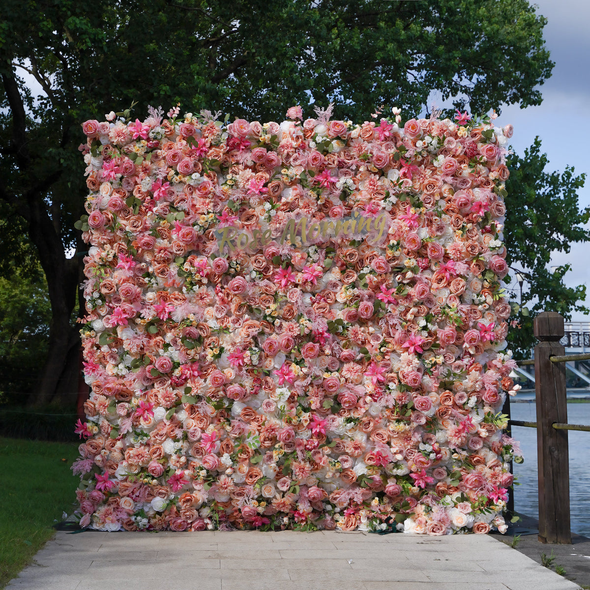 Doris：5D Fabric Artificial rolling up curtain flower wall