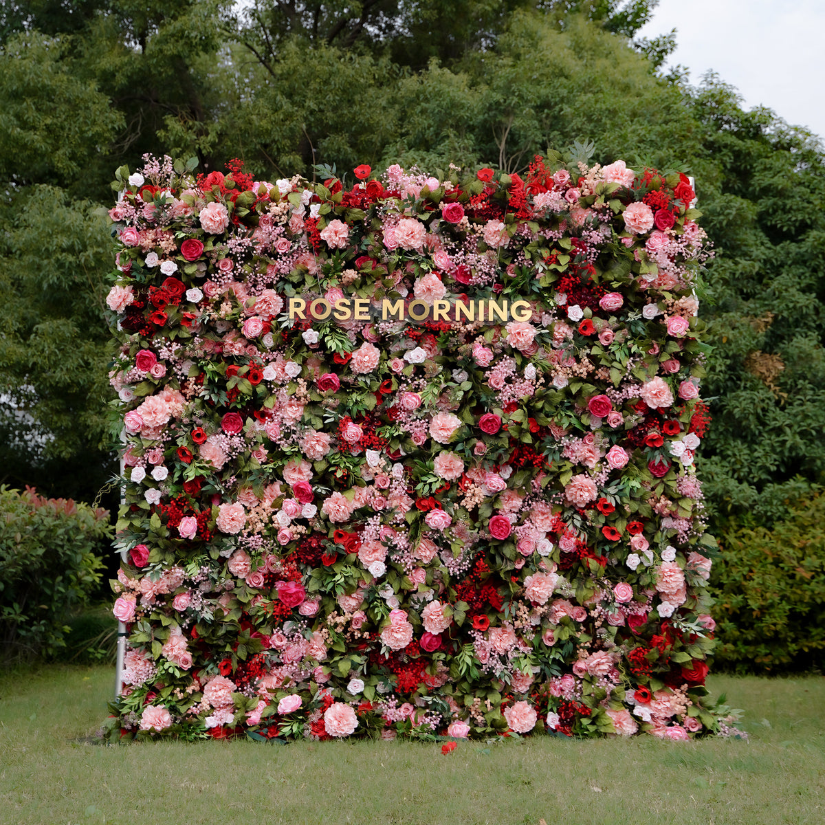 Freya：7D Fabric Artificial rolling up curtain flower wall