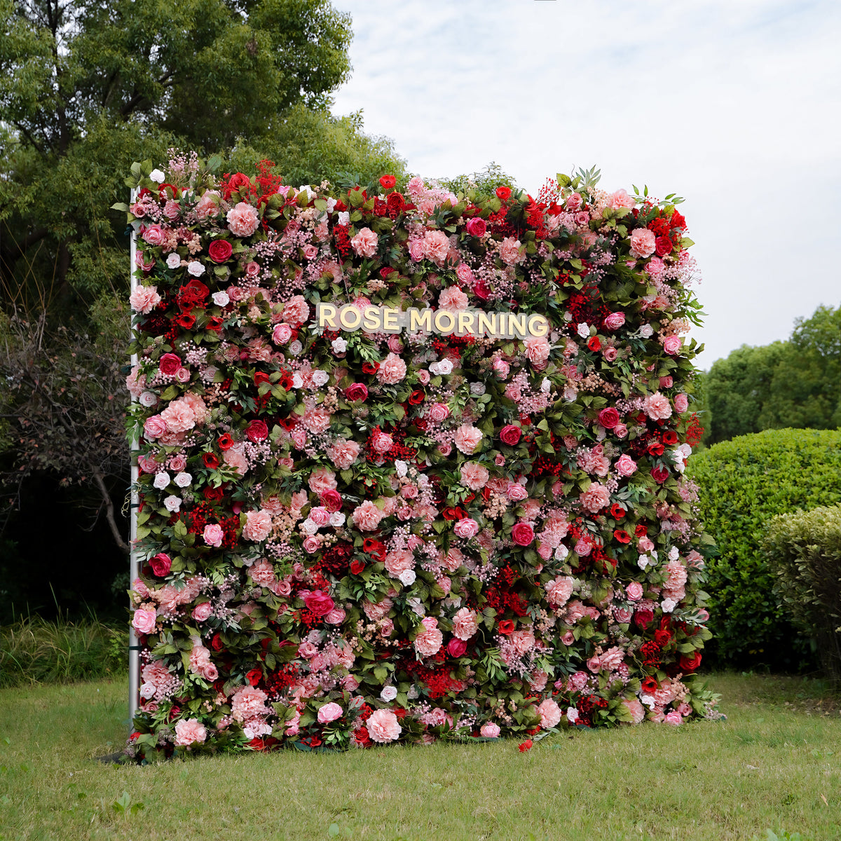 Freya：7D Fabric Artificial rolling up curtain flower wall