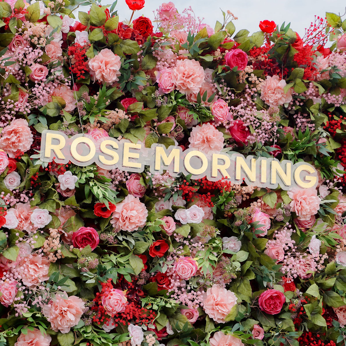 Freya：7D Fabric Artificial rolling up curtain flower wall