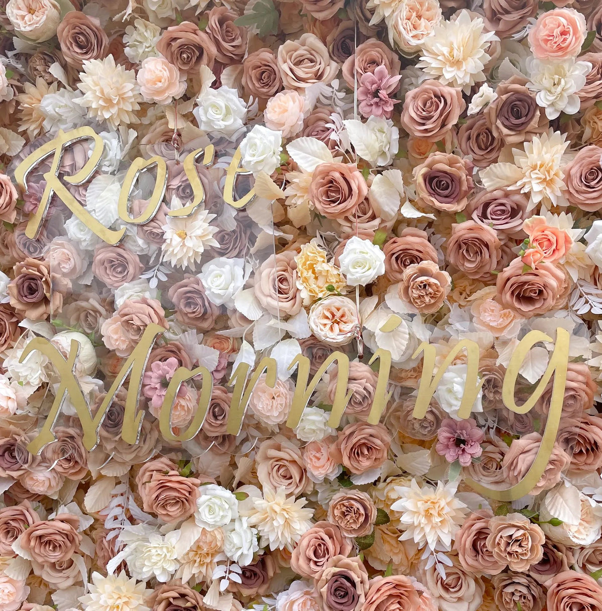 Lynn：5D Golden Fabric Artificial rolling up curtain flower wall