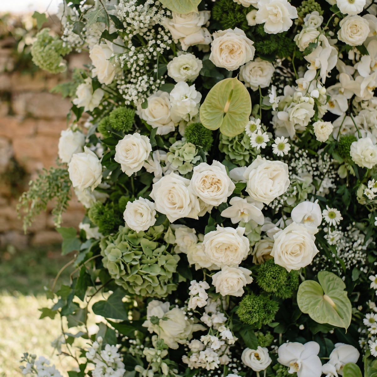 Marellina:5D Green & Ivory White Silk Rose Flower Wall Roll-Up Fabric Backdrop for Romantic Weddings & Proposals
