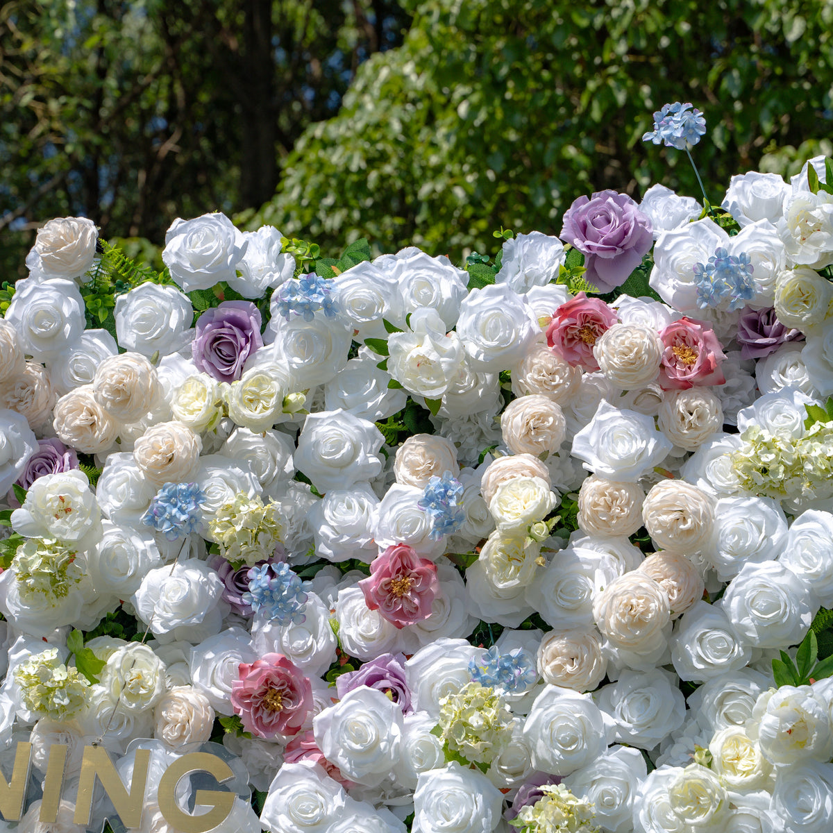 Alison：5D Fabric Artificial rolling up curtain flower wall