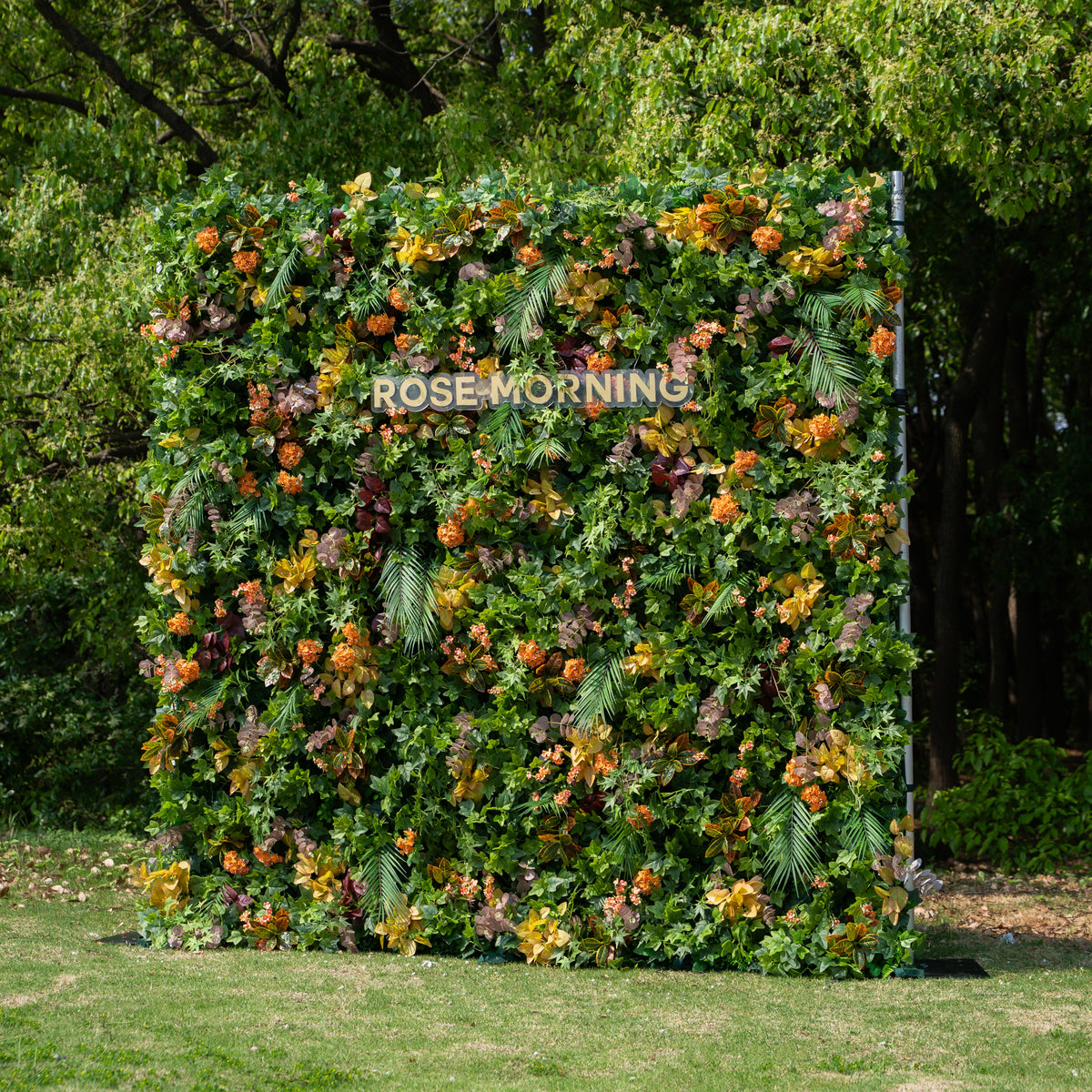 Berenice：4D Fabric Artificial rolling up curtain flower wall