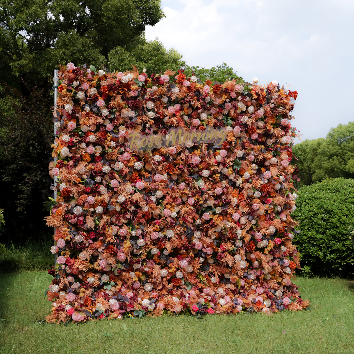 Caramel：7D Fabric Artificial rolling up curtain flower wall