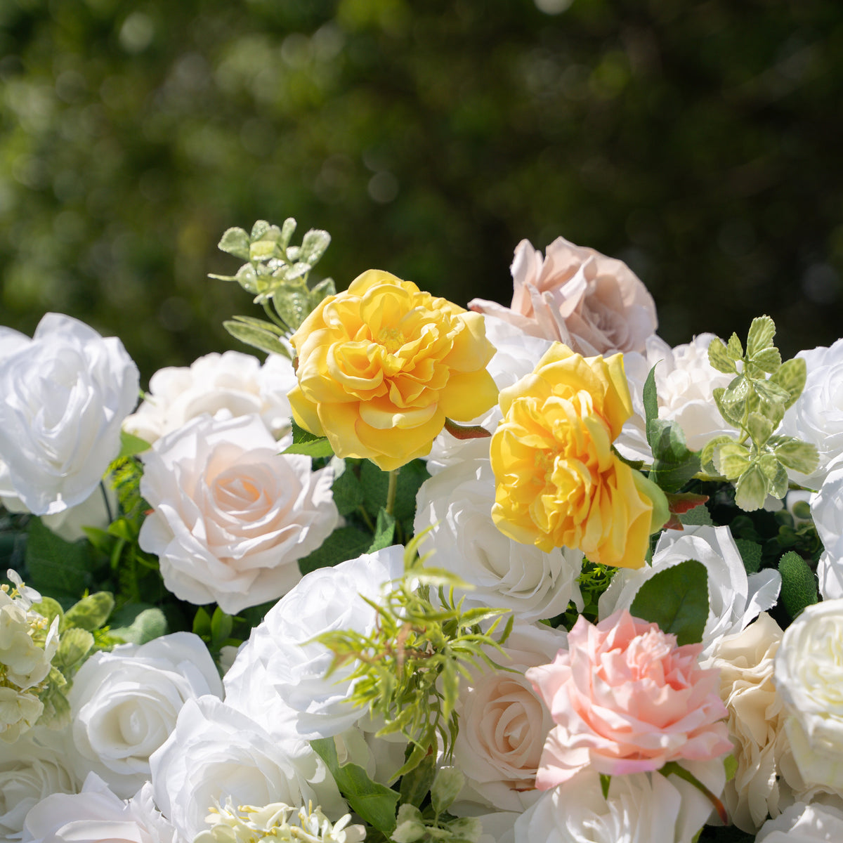 Ciao：3D Fabric Artificial rolling up curtain flower wall