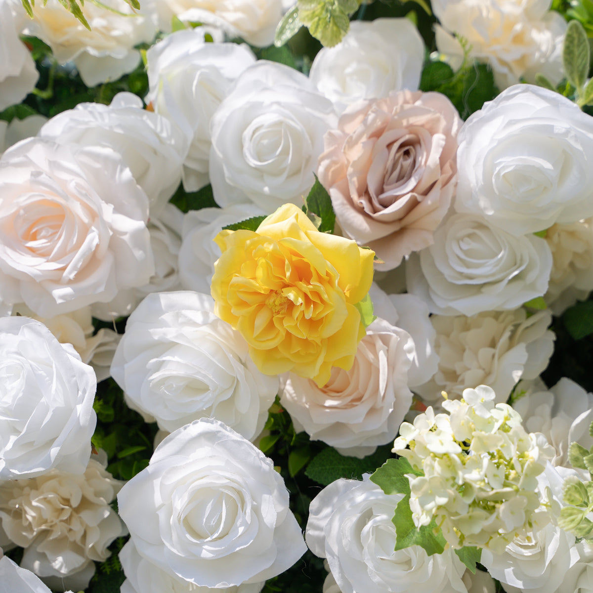 Ciao：3D Fabric Artificial rolling up curtain flower wall