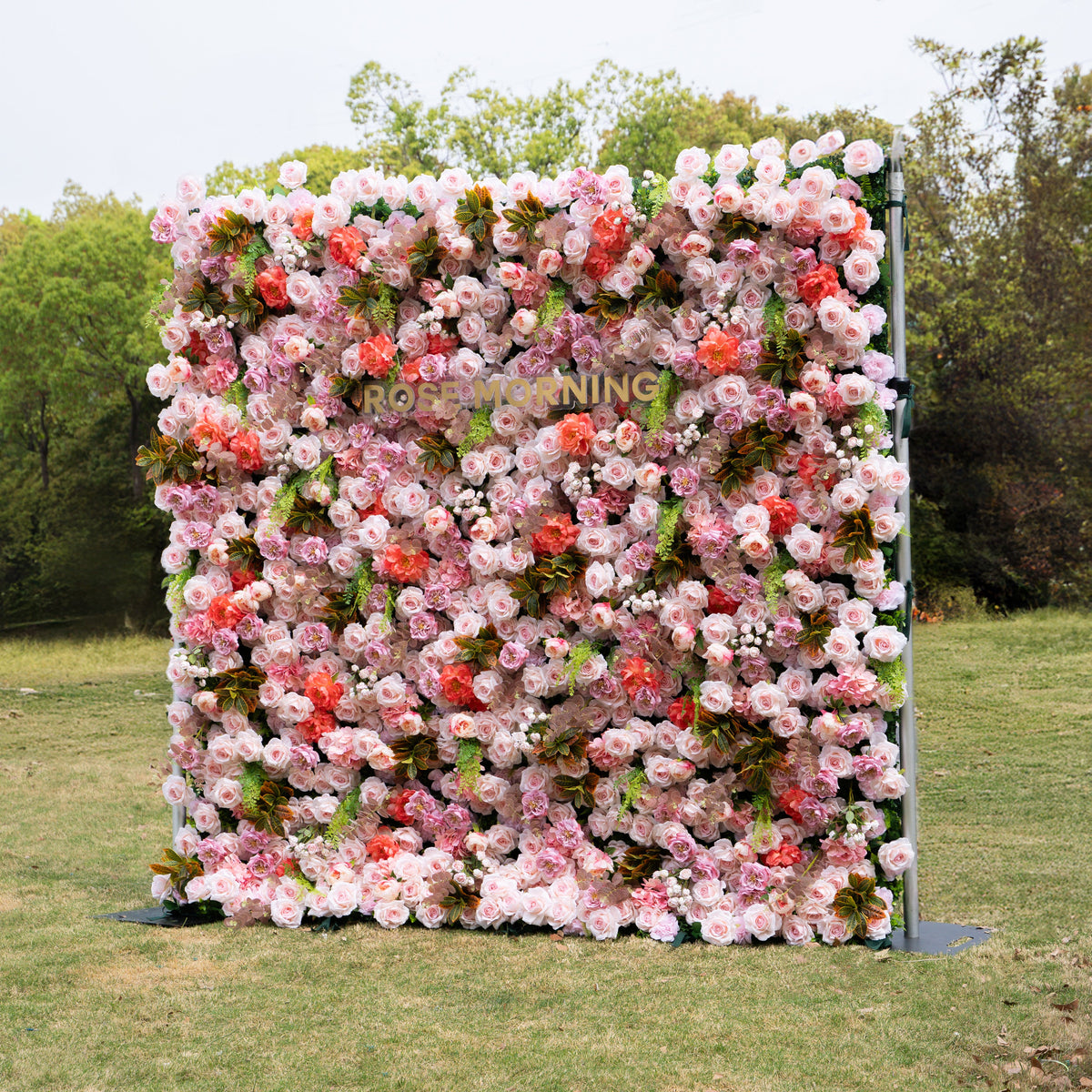 Daniela ：5D Fabric Artificial rolling up curtain flower wall