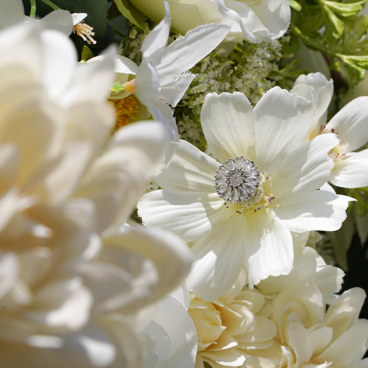 Diamond：7D Fabric Artificial rolling up curtain flower wall