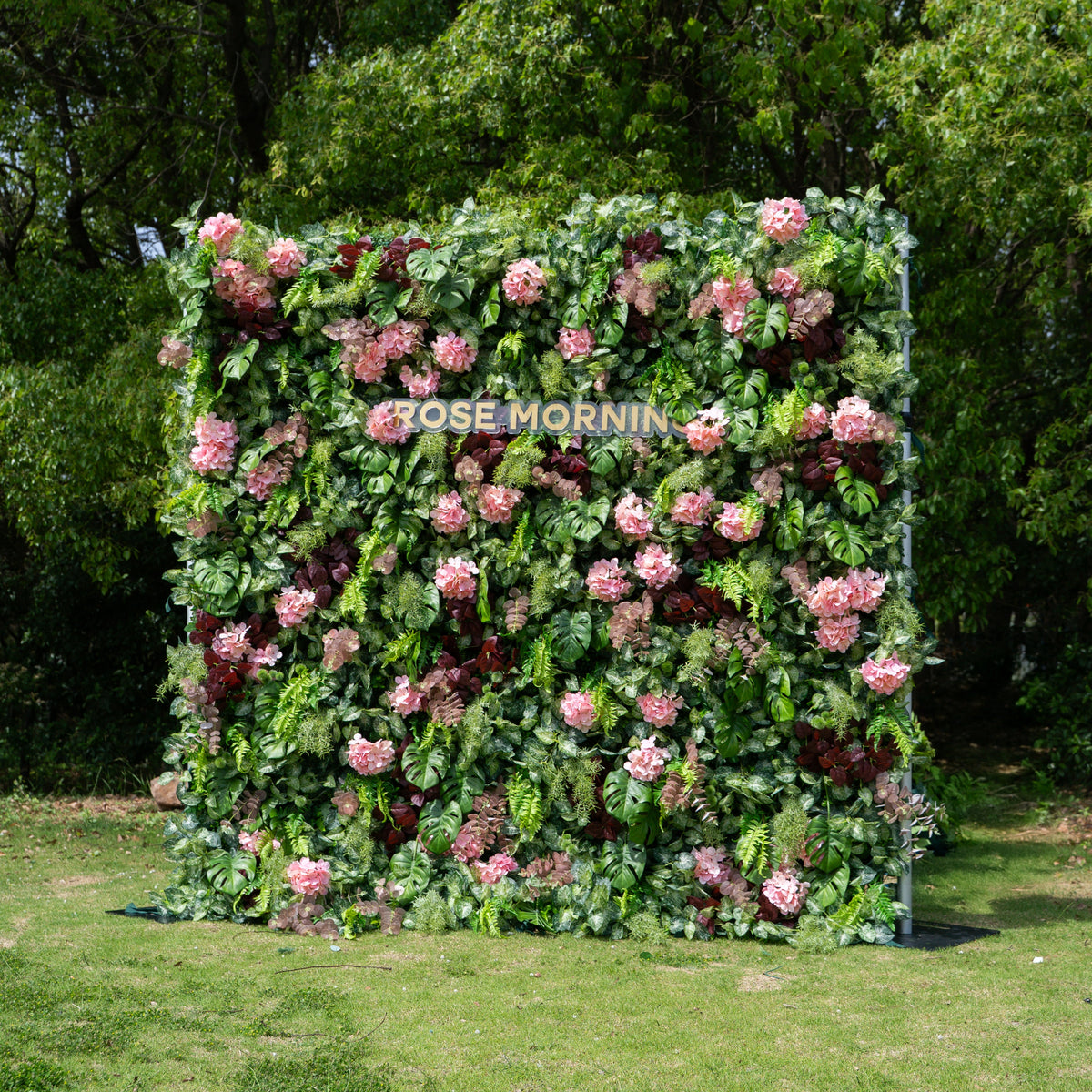 Giuliana：4D Fabric Artificial rolling up curtain flower wall