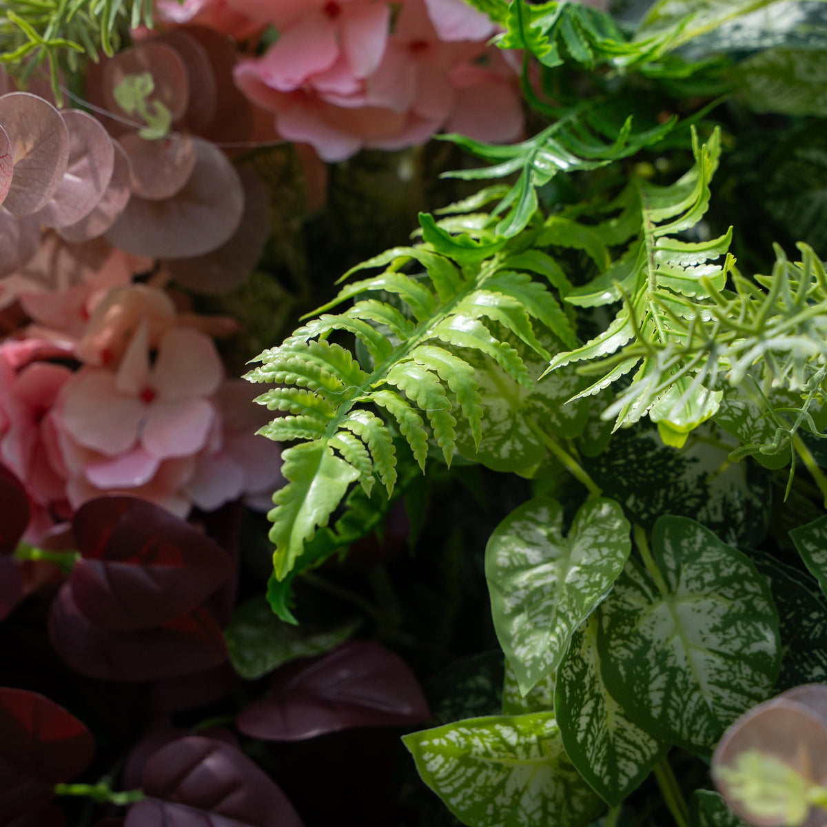 Giuliana：4D Fabric Artificial rolling up curtain flower wall