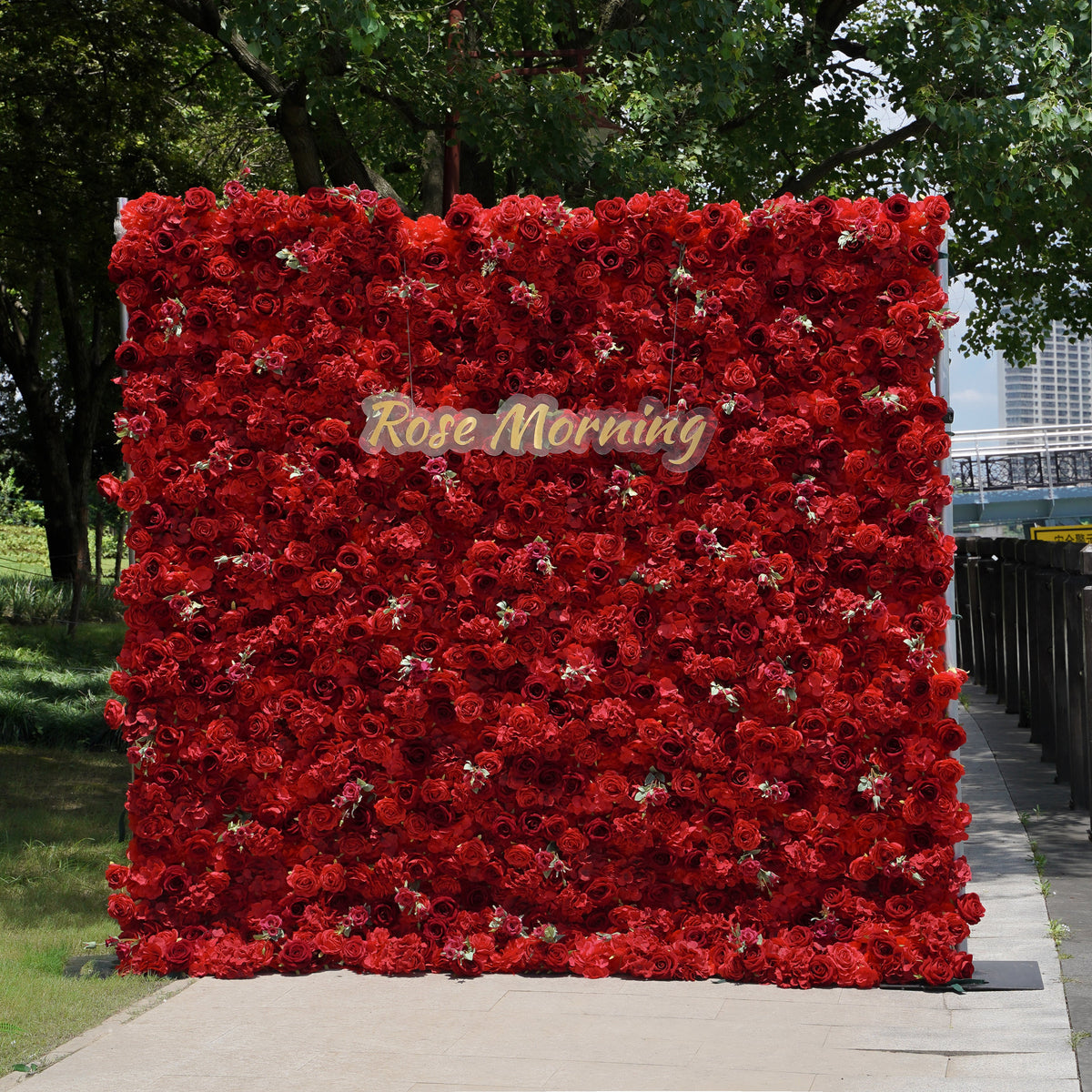 Jennifer：5D Fabric Artificial rolling up curtain flower wall