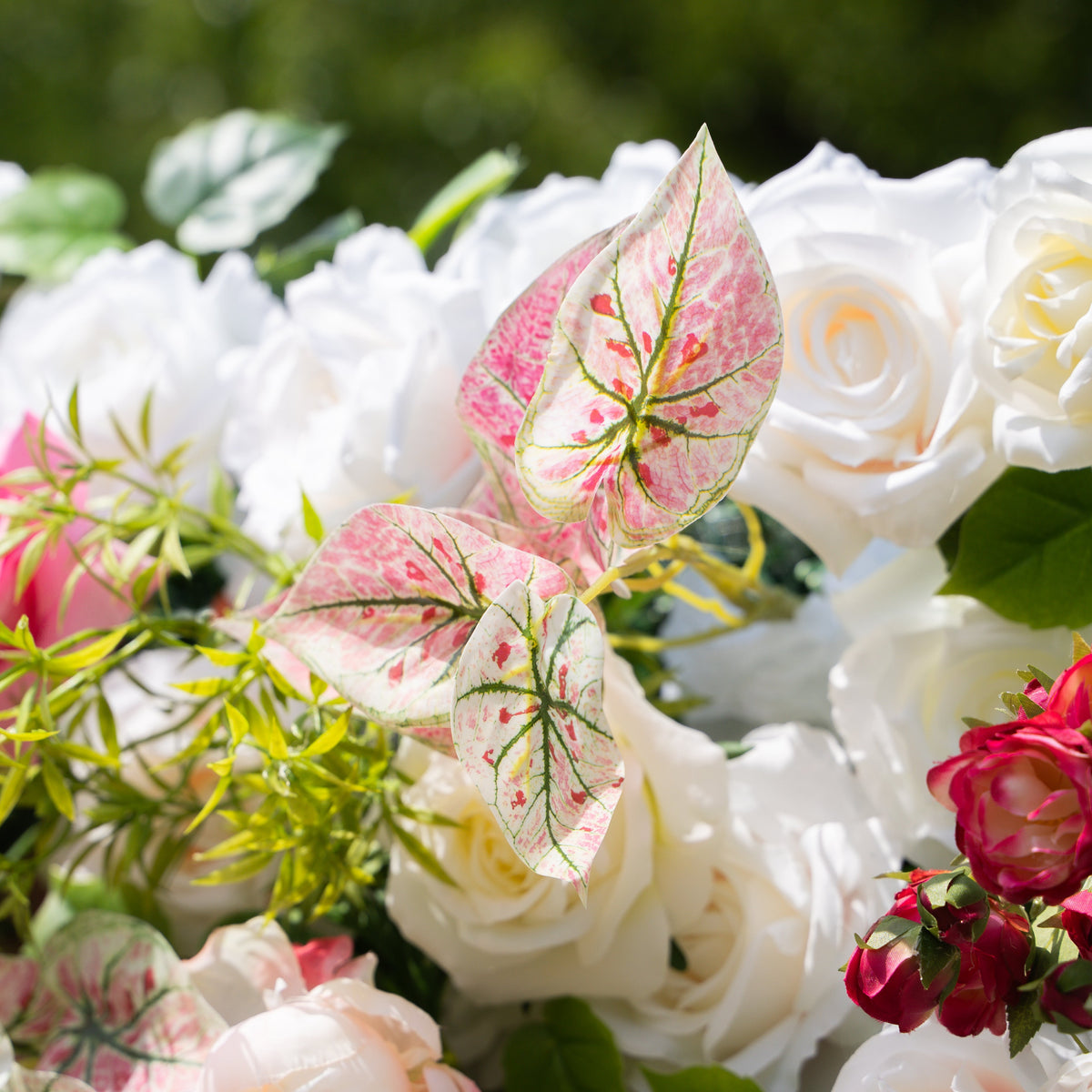 Juana：5D Fabric Artificial rolling up curtain flower wall