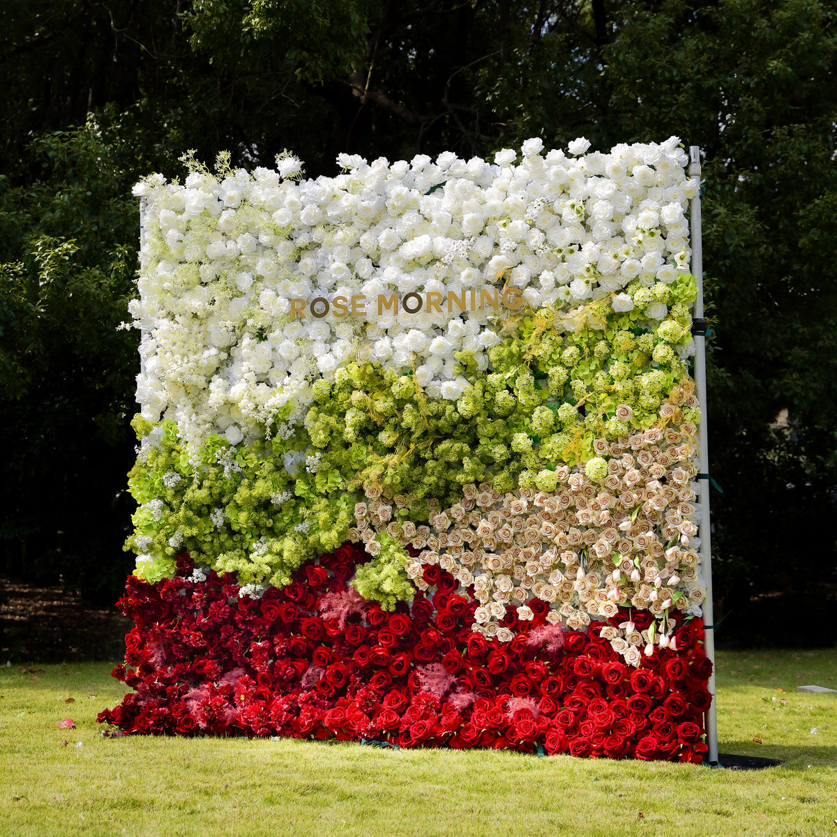 Maia：7D Fabric Artificial rolling up curtain flower wall