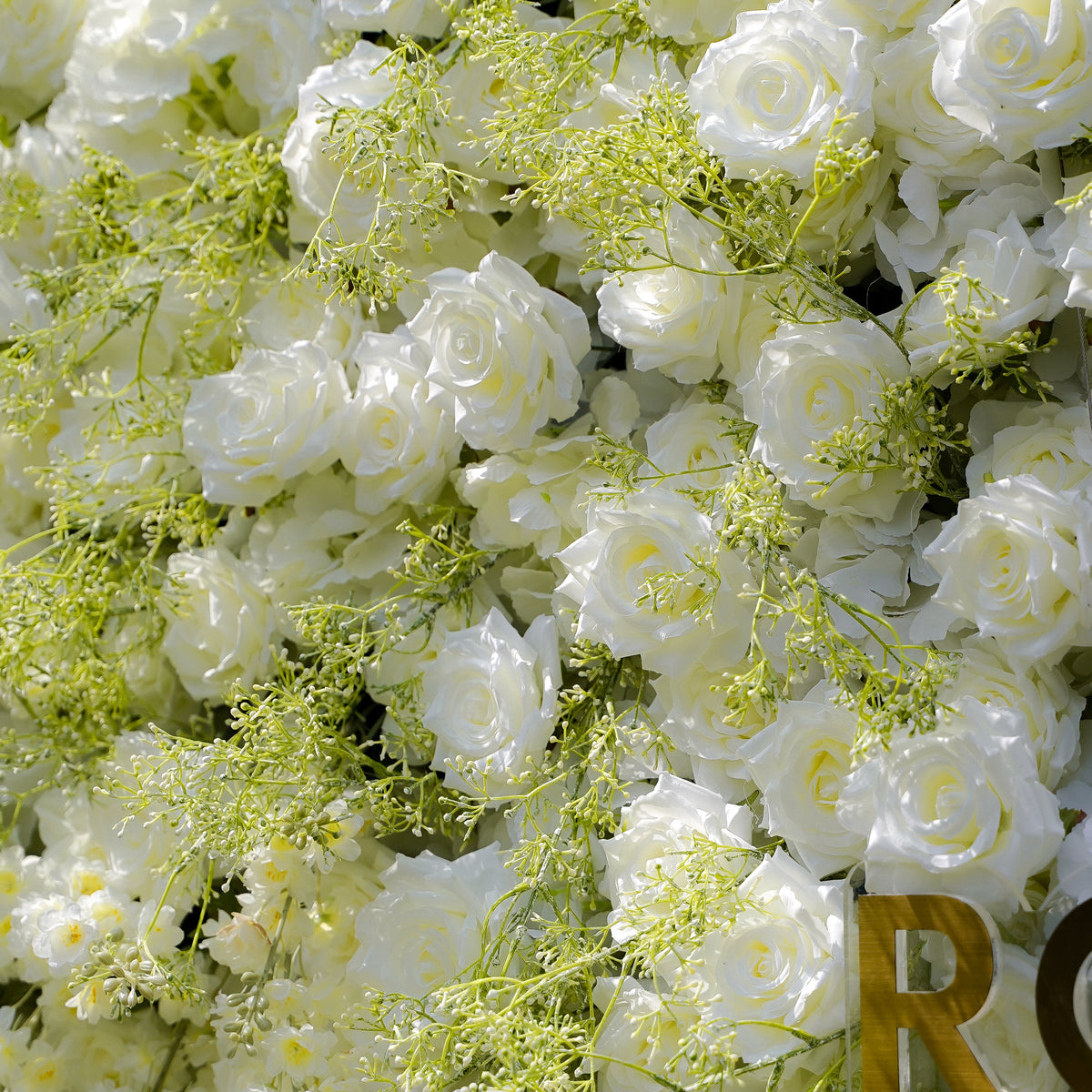 Maia：7D Fabric Artificial rolling up curtain flower wall