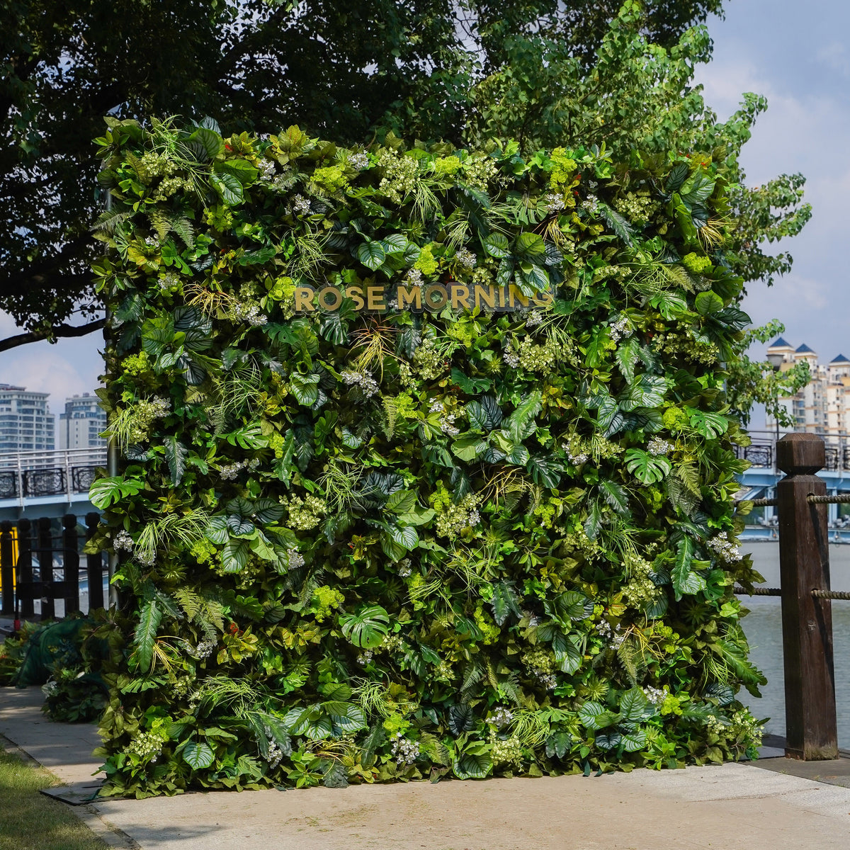 Olivia：5D Fabric Artificial rolling up curtain flower wall