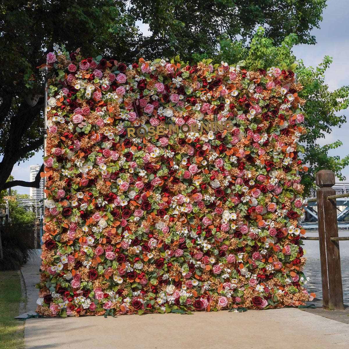 Phoenix：7D Fabric Artificial rolling up curtain flower wall