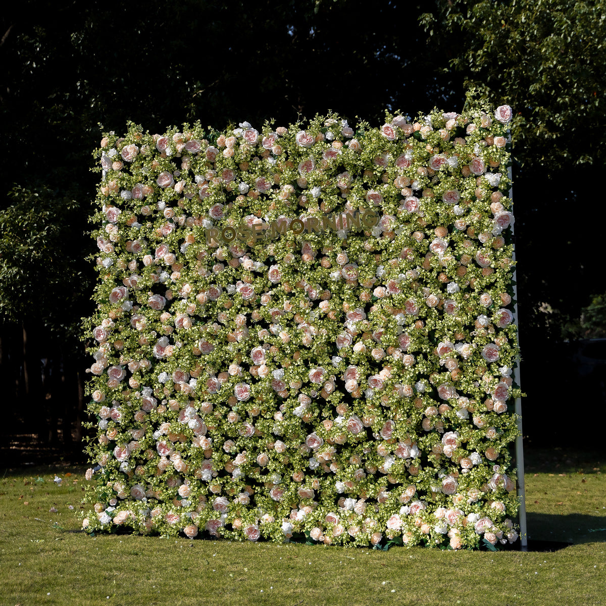 Scarlett：5D Fabric Artificial rolling up curtain flower wall