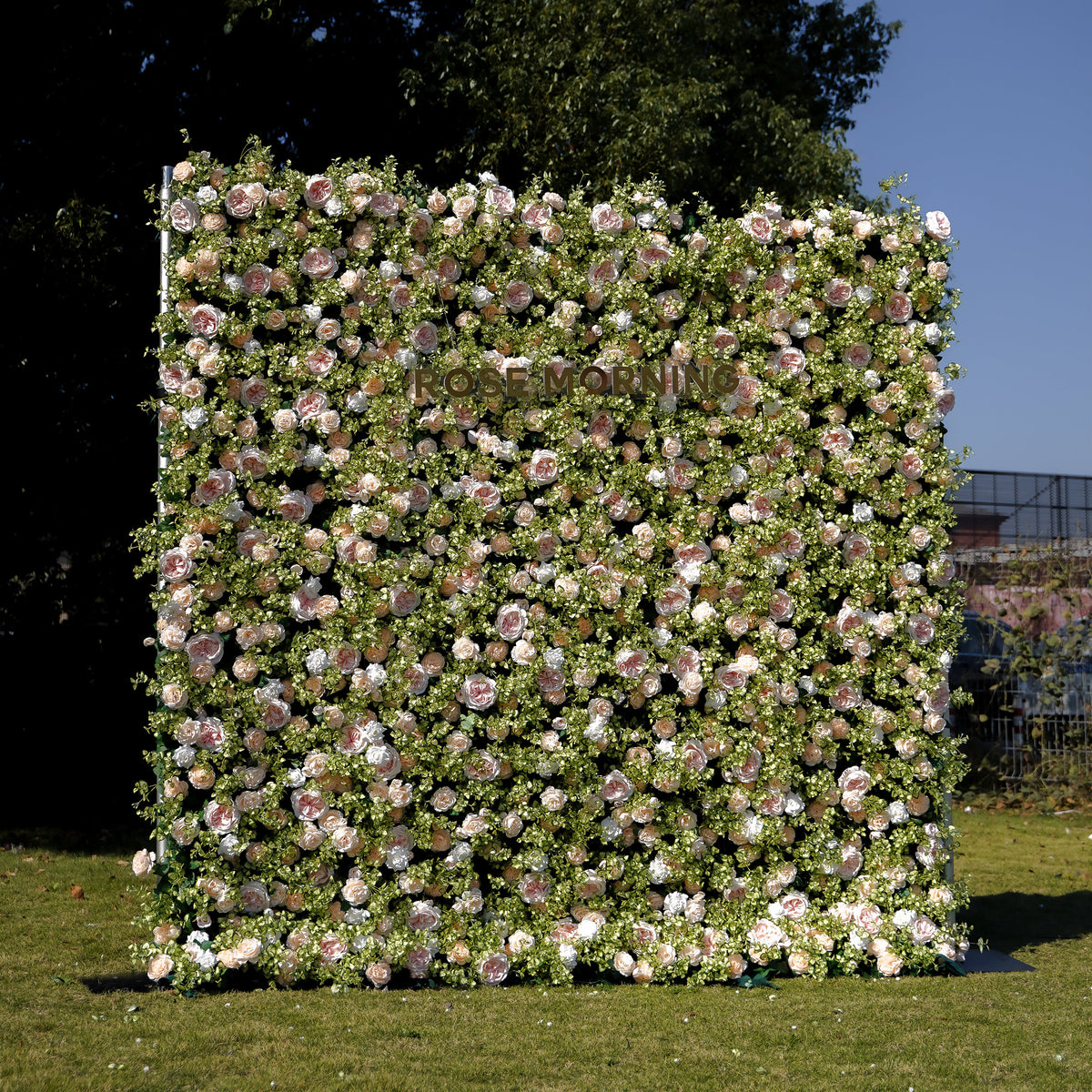 Scarlett：5D Fabric Artificial rolling up curtain flower wall