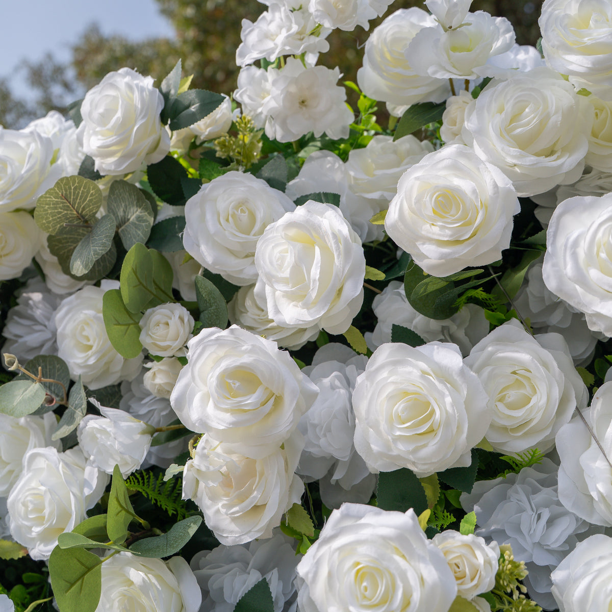 Sylas: 5D Luxury White Rose & Forest Foliage Silk Floral Wall Roll-Up Fabric Backdrop for Elegant Garden Weddings & Receptions